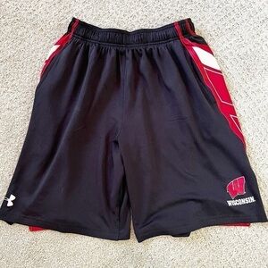 Under Armour Mens Wisconsin Badgers Black Shorts Sz M HeatGear Loose Athletic